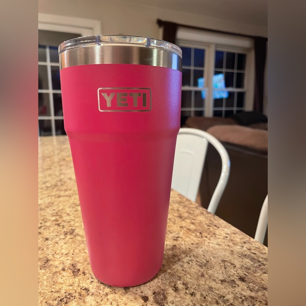 Yeti 26 oz Rambler Stackable Cup with Lid.